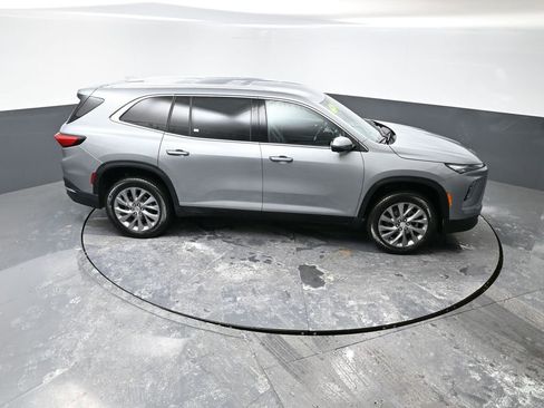 Used 2025 Buick Enclave Preferred w/ Power Package image 48