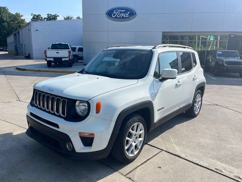 Used 2019 Jeep Renegade Latitude FWD image 3