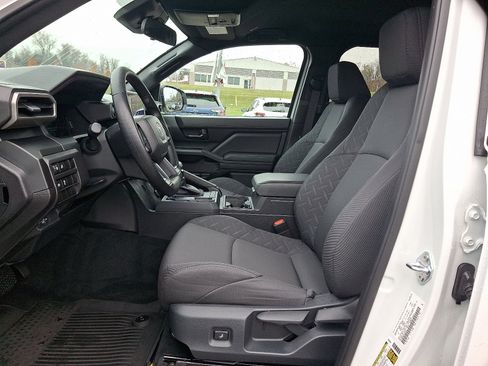 Used 2025 Toyota Tacoma SR image 13