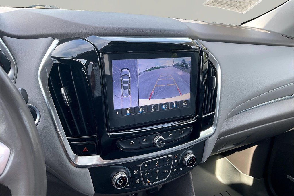 Used 2021 Chevrolet Traverse LT w/ LT Premium Package AWD/4WD image 16