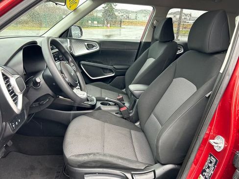 Used 2023 Kia Soul LX image 16