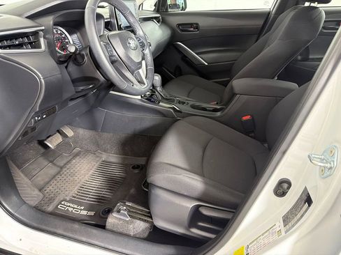 Used 2022 Toyota Corolla Cross LE FWD image 9