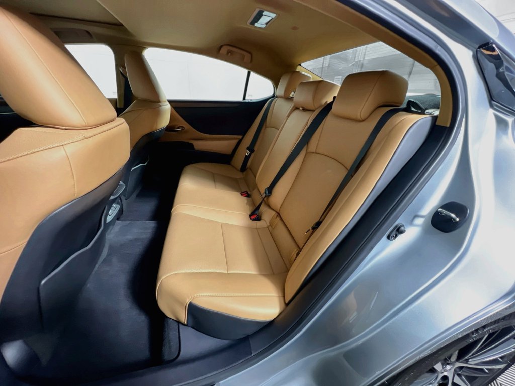 Used 2025 Lexus ES 350 w/ Premium Package FWD image 26