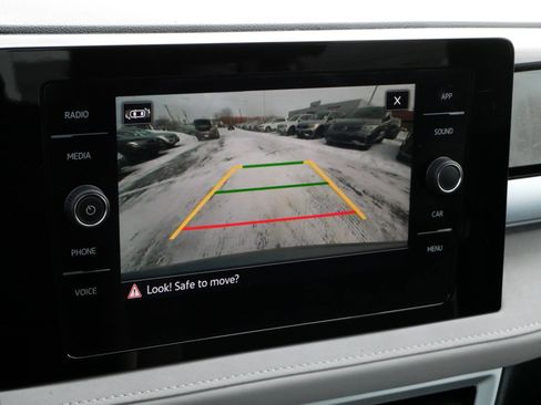 Certified 2025 Volkswagen Taos SE image 29