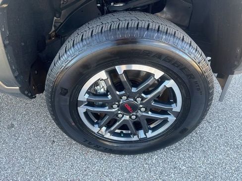Used 2025 Toyota Tacoma TRD Sport image 13