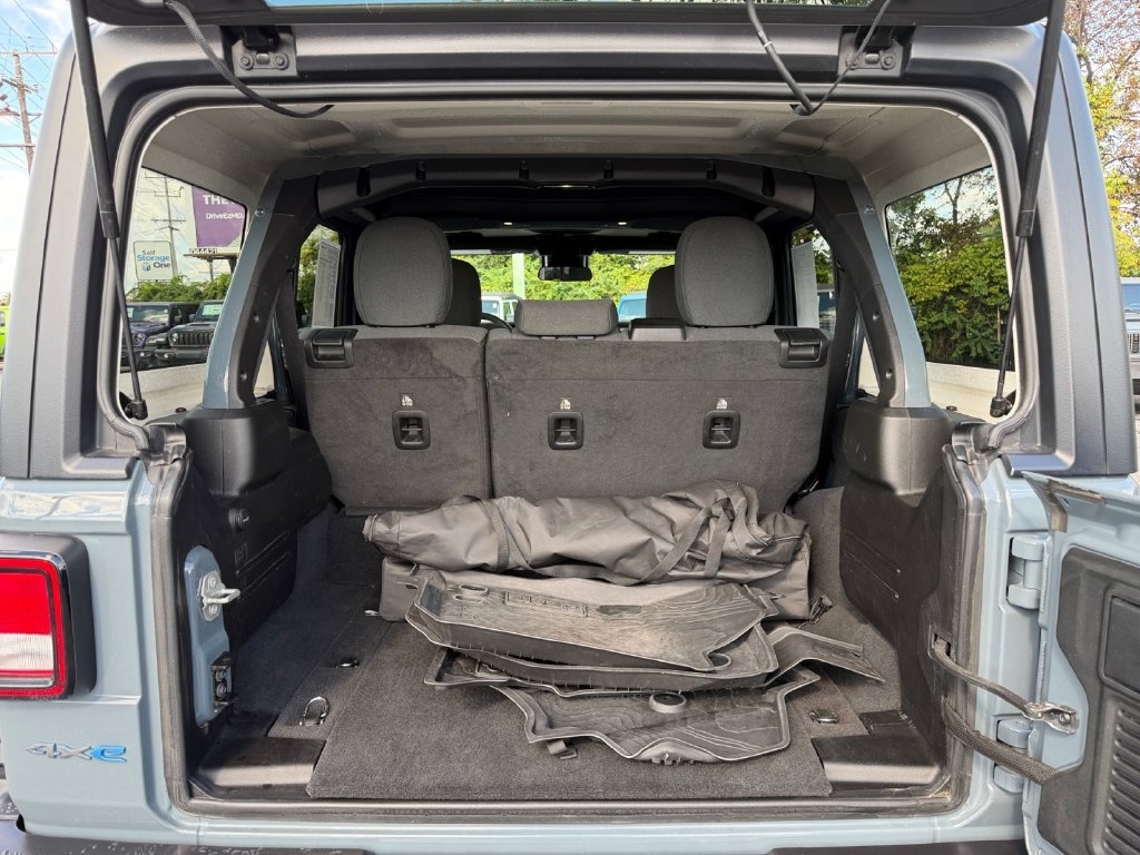 Used 2024 Jeep Wrangler Unlimited AWD/4WD image 17