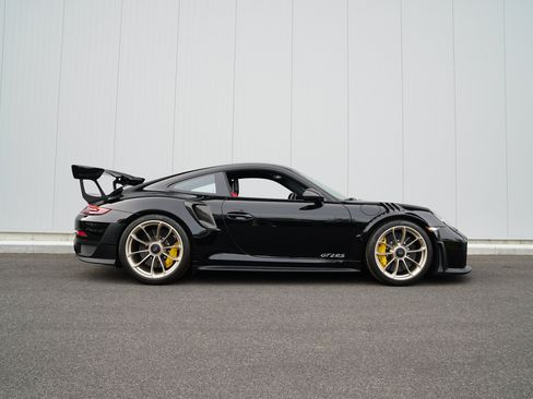 Used 2019 Porsche 911 GT2 RS RWD image 1