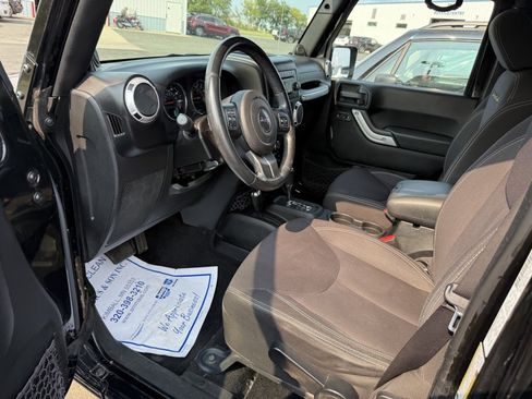Used 2014 Jeep Wrangler Unlimited Sahara w/ Connectivity Group AWD/4WD image 9