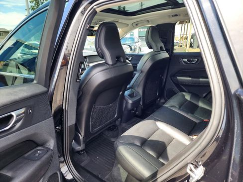 Used 2019 Volvo XC60 T5 Momentum w/ Premium Package AWD/4WD image 23
