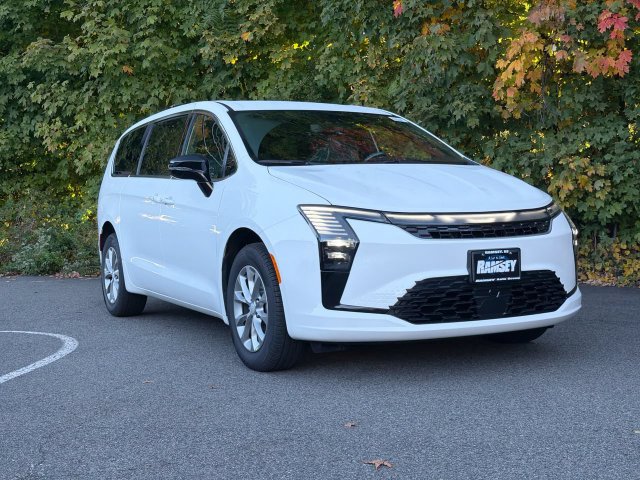 New 2027 Chrysler Pacifica Select AWD/4WD image 1