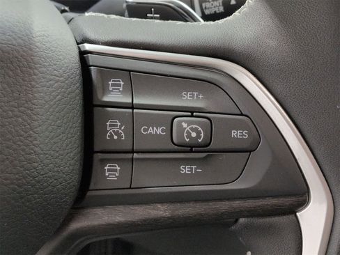 Used 2025 Jeep Grand Cherokee L Limited image 25