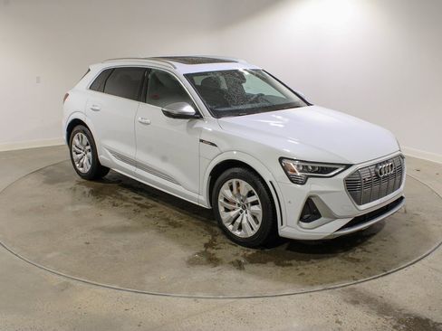 Used 2022 Audi e-tron S Premium Plus image 7