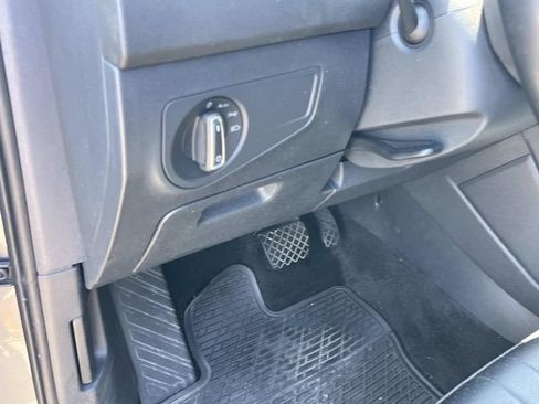 Used 2024 Volkswagen Tiguan SE FWD image 35