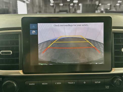 Used 2025 Hyundai Venue SEL FWD image 22