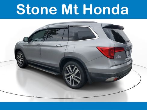 Used 2017 Honda Pilot Touring image 4