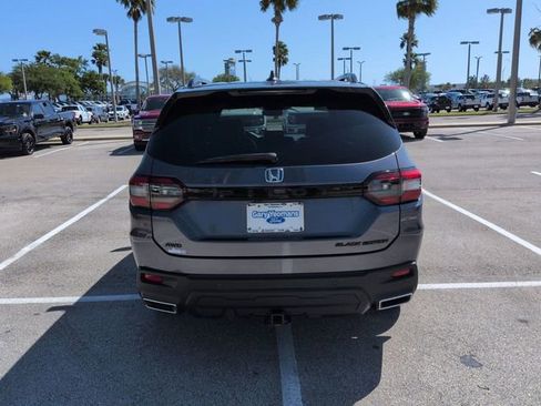 Used 2025 Honda Pilot Black Edition image 5