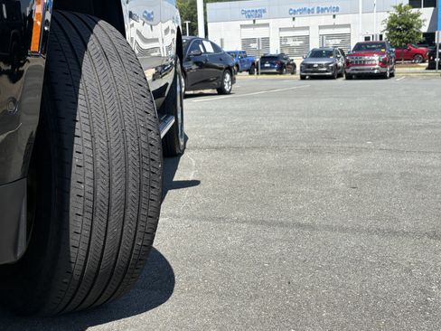 Used 2025 Chevrolet Tahoe LT RWD image 25