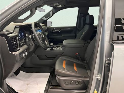 Used 2025 GMC Sierra 1500 AT4 w/ AT4 Premium Package AWD/4WD image 15