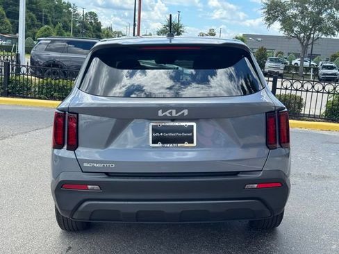 Used 2023 Kia Sorento LX FWD image 5