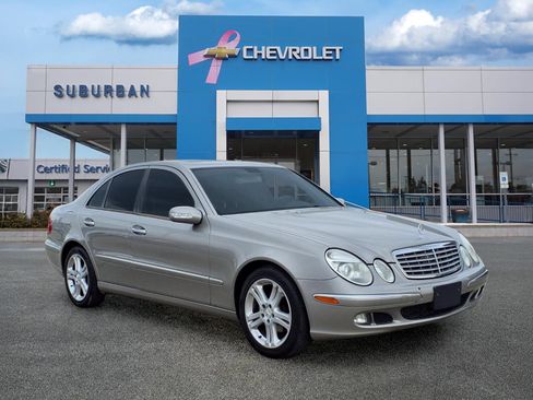 Used 2006 Mercedes-Benz E 350 Sedan w/ Premium Pkg image 3