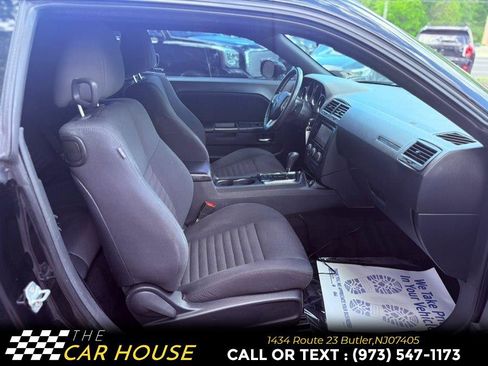 Used 2014 Dodge Challenger SXT RWD image 12