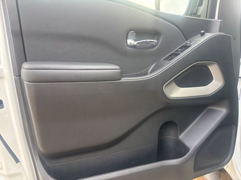 Used 2024 Nissan Frontier SV w/ Technology Package image 23