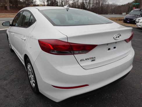 Used 2017 Hyundai Elantra SE image 5