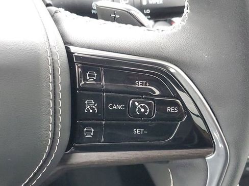 Used 2023 Jeep Grand Cherokee Overland AWD/4WD image 24