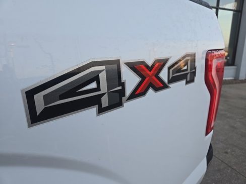 Used 2015 Ford F150 XLT image 19