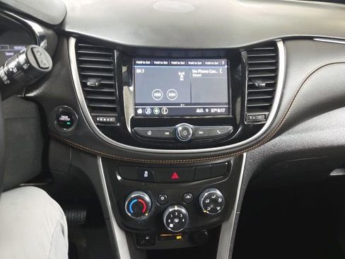 Certified 2019 Chevrolet Trax LT w/ LT Convenience Package image 8