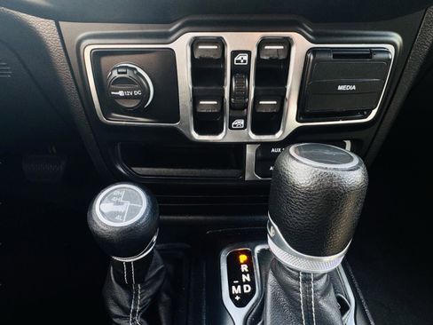 Used 2020 Jeep Gladiator Overland w/ Dual Top Group image 20