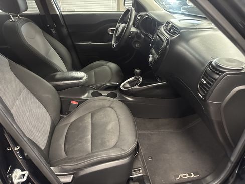 Used 2018 Kia Soul + FWD image 11