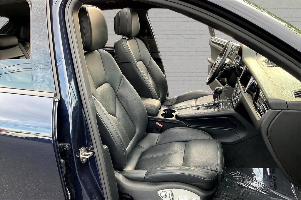 Used 2020 Porsche Macan AWD/4WD image 28