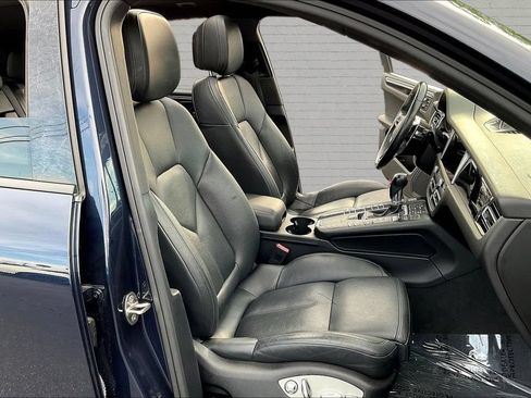 Used 2020 Porsche Macan AWD/4WD image 28
