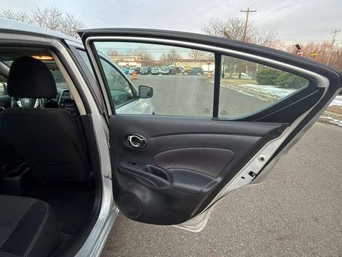 Used 2018 Nissan Versa SV image 27