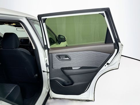 Used 2023 Nissan Rogue SV FWD image 27