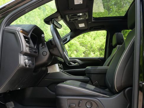 Used 2023 Chevrolet Tahoe Premier AWD/4WD image 14