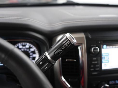 Used 2017 Nissan Titan PRO-4X w/ Pro-4x Convenience Package AWD/4WD image 21