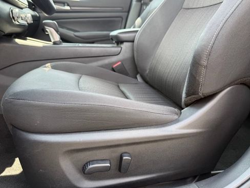 Used 2025 Nissan Altima 2.5 SV FWD image 9
