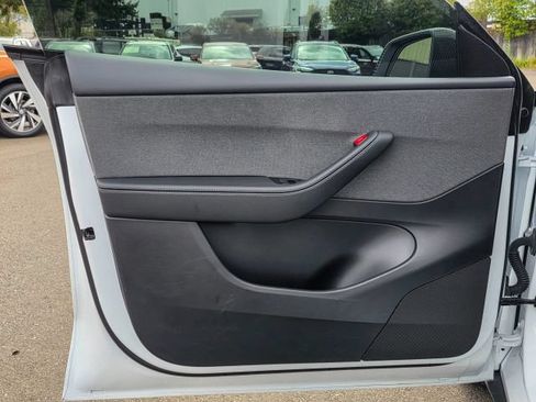 Used 2026 Tesla Model Y AWD image 22