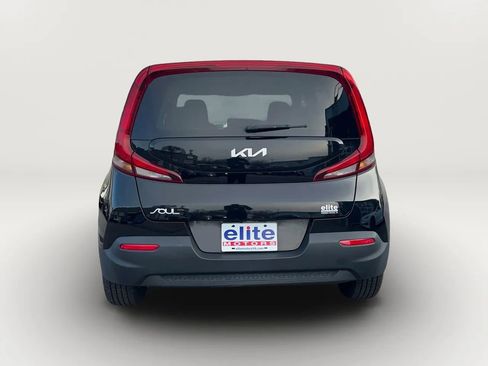 Used 2022 Kia Soul LX image 6