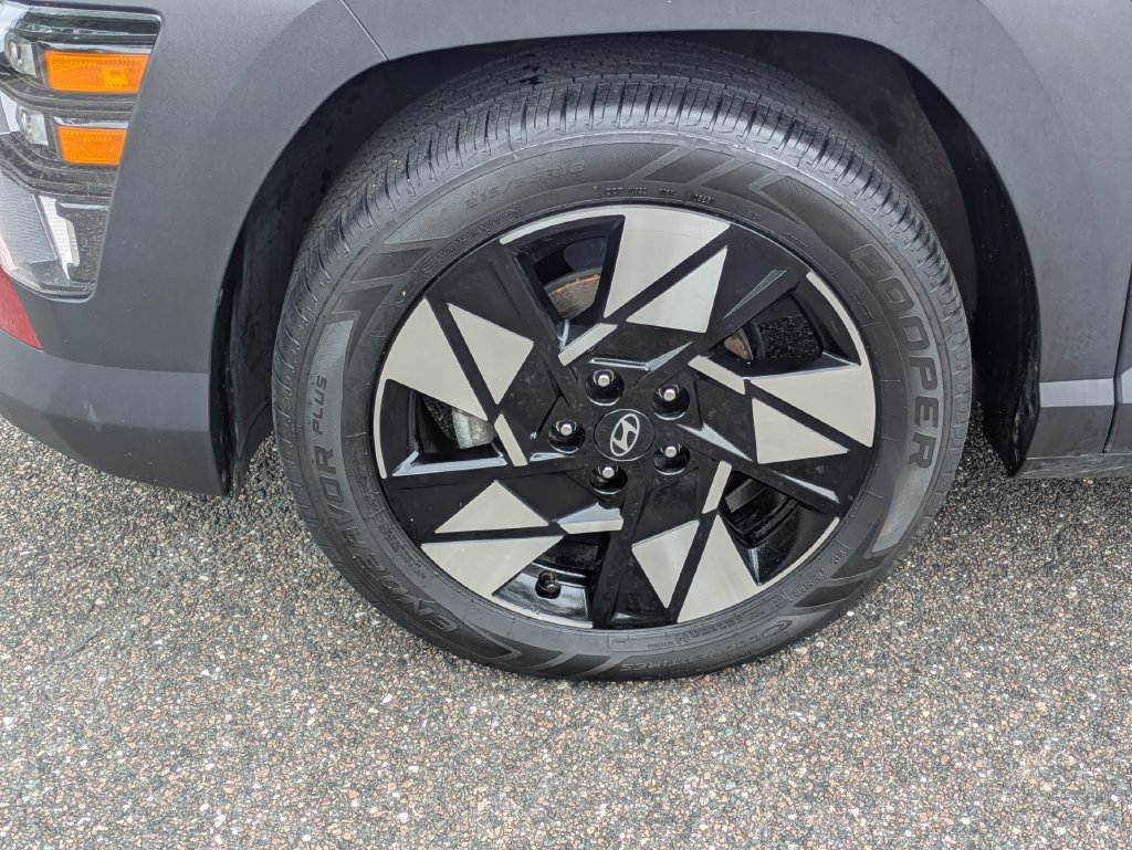 Used 2024 Hyundai Kona SEL FWD image 11