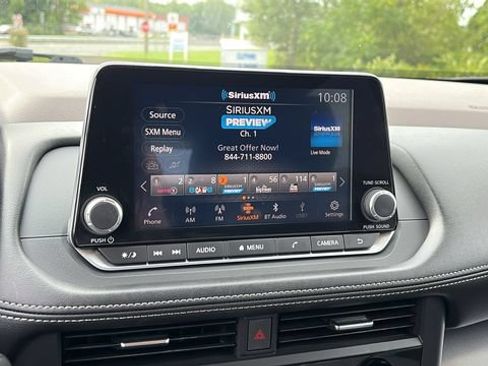 Used 2023 Nissan Rogue SV AWD/4WD image 16