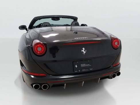Used 2016 Ferrari California T RWD image 12