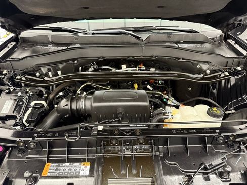 Used 2023 Ford Explorer Limited image 9