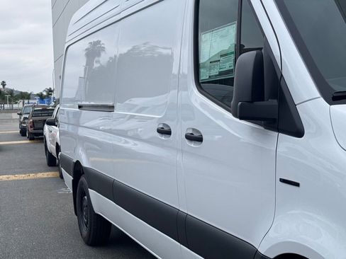 Used 2024 Mercedes-Benz eSprinter 170 Cargo image 5