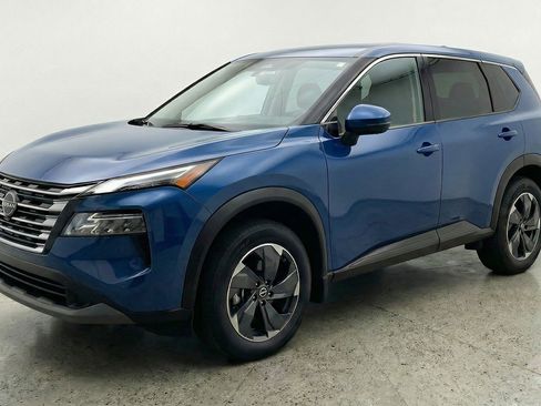 Used 2025 Nissan Rogue SV image 3