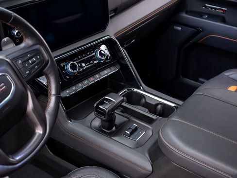 Used 2023 GMC Sierra 1500 AT4 w/ Technology Package AWD/4WD image 12
