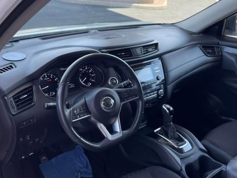 Used 2017 Nissan Rogue SV image 39