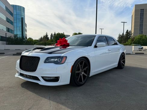 Used 2013 Chrysler 300 S RWD image 7